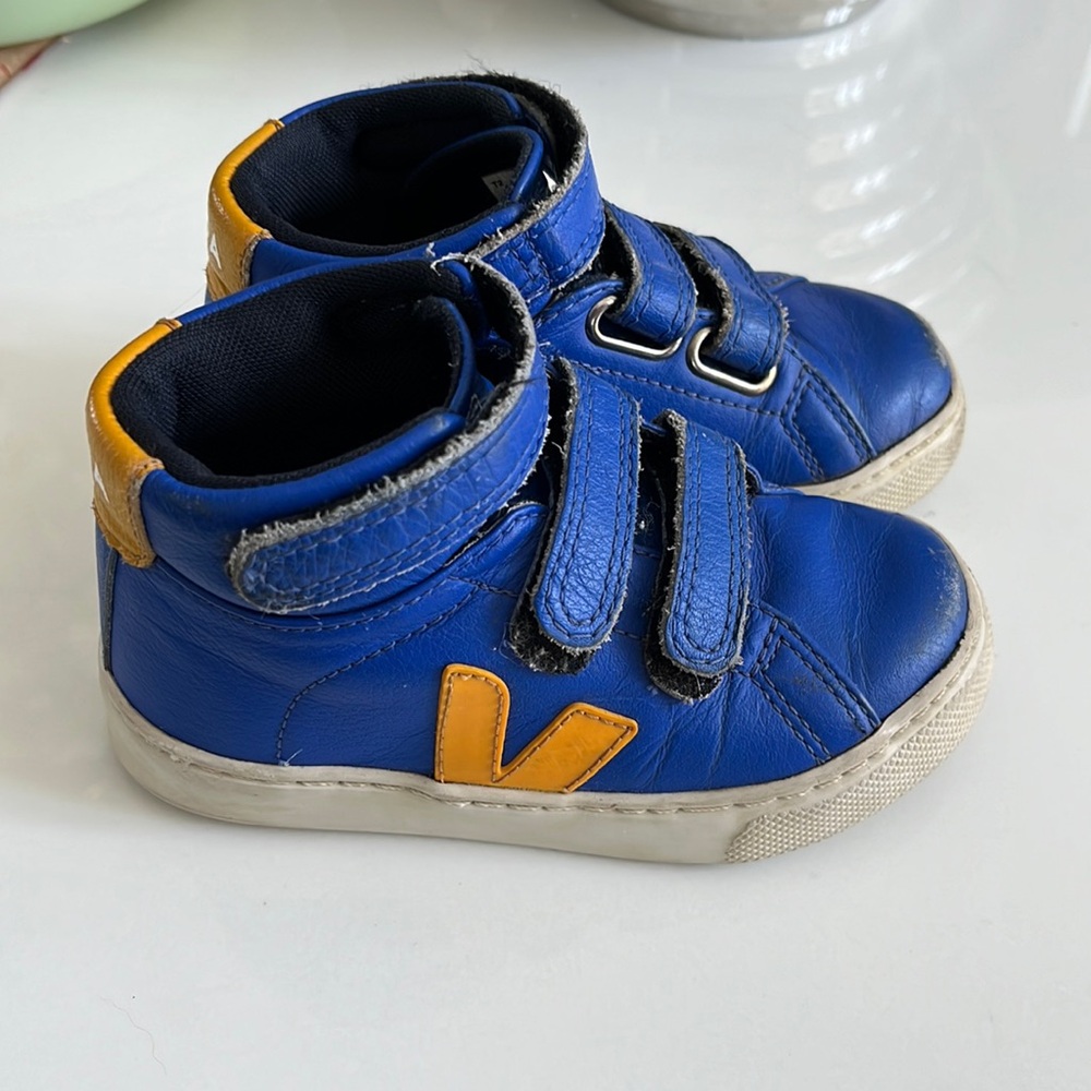 VEJA toddler high top sneakers size 8.5